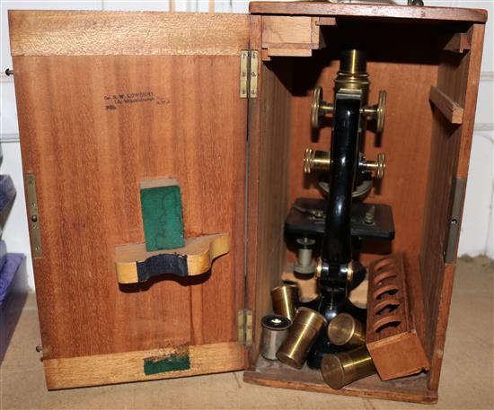 Cogit microscope in case with 3 boxes of slides